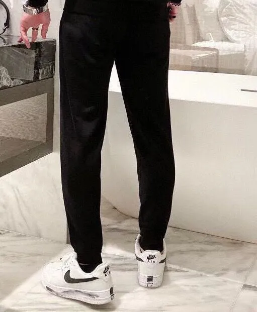 🅿️400 direct batch [LV Louis Vuitton] (Fat Man Gospel) hot-selling suit is coming. Focus on the original version of the official website. 2025 new hot-selling cardigan sweater suit. The original order is the best. 🇭🇰The meticulous work of top designers. Just for a fitting and perfect upper body effect. 100% natural high-quality Roman cotton, close-fitting comfort, noble and elegant! Original hardware embodies elegance and nobility! Counter size: M-5XL (maximum wear up to 220 pounds)